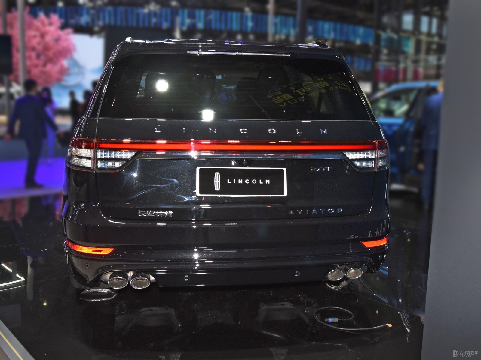 飞行家 2021款 3.0T V6 四驱MONO限量版外观